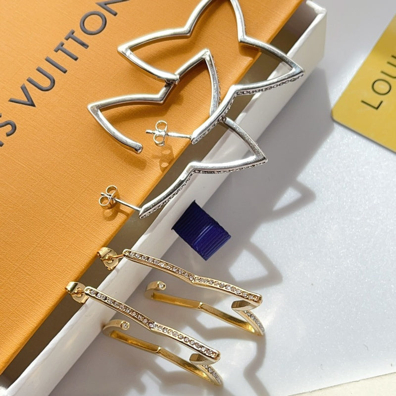 Ladies new simple letter earrings