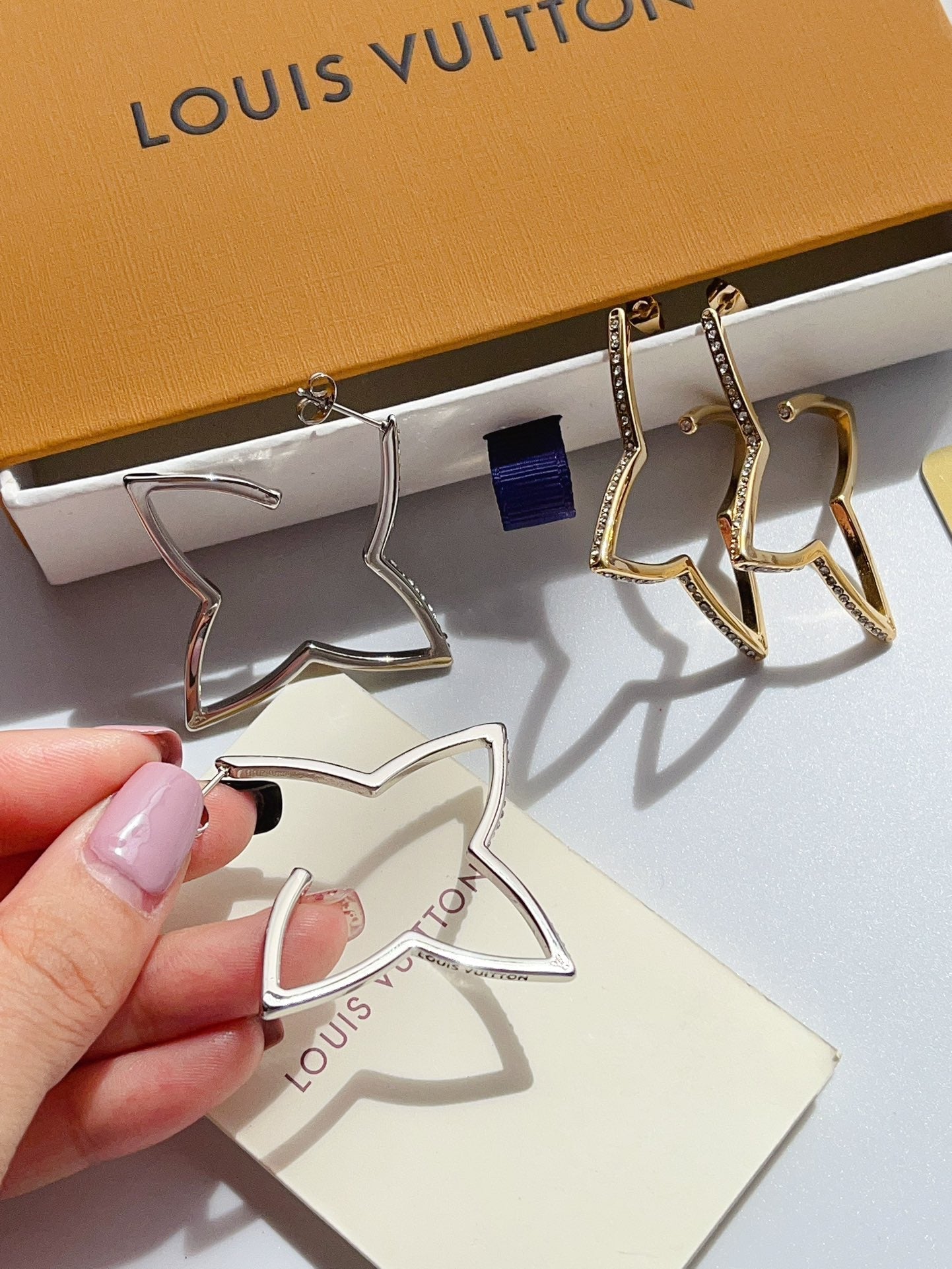 Ladies new simple letter earrings