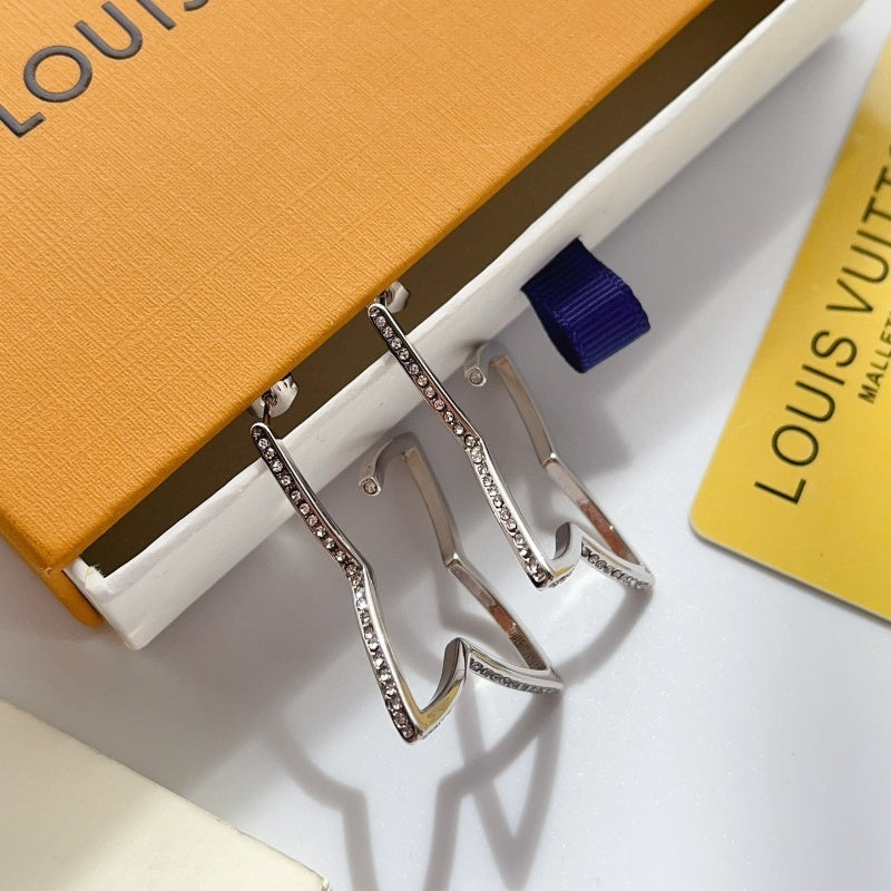 Ladies new simple letter earrings