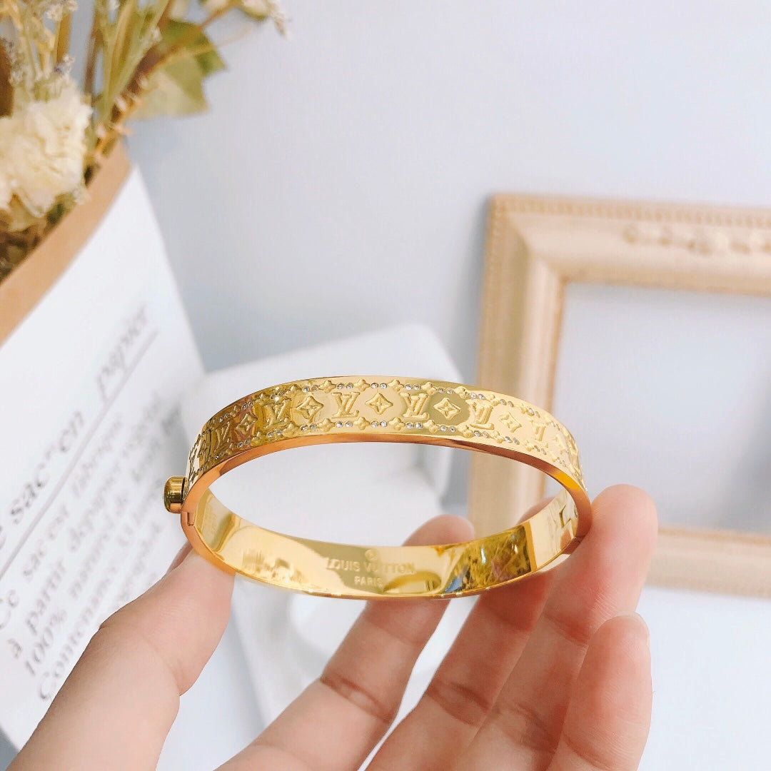 Fashionable Women's High-end Gold-Plated Bracelet