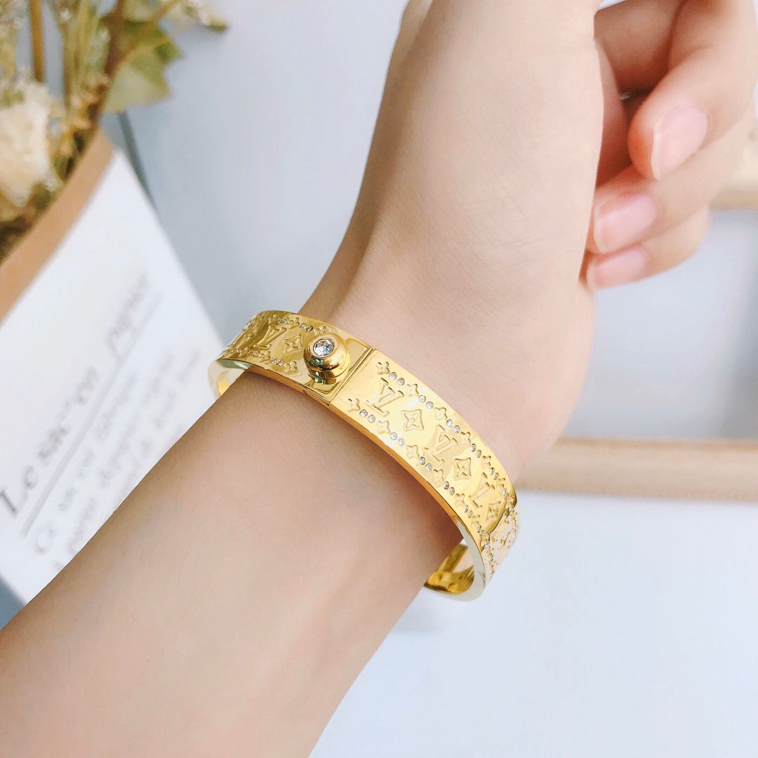 Fashionable Women's High-end Gold-Plated Bracelet