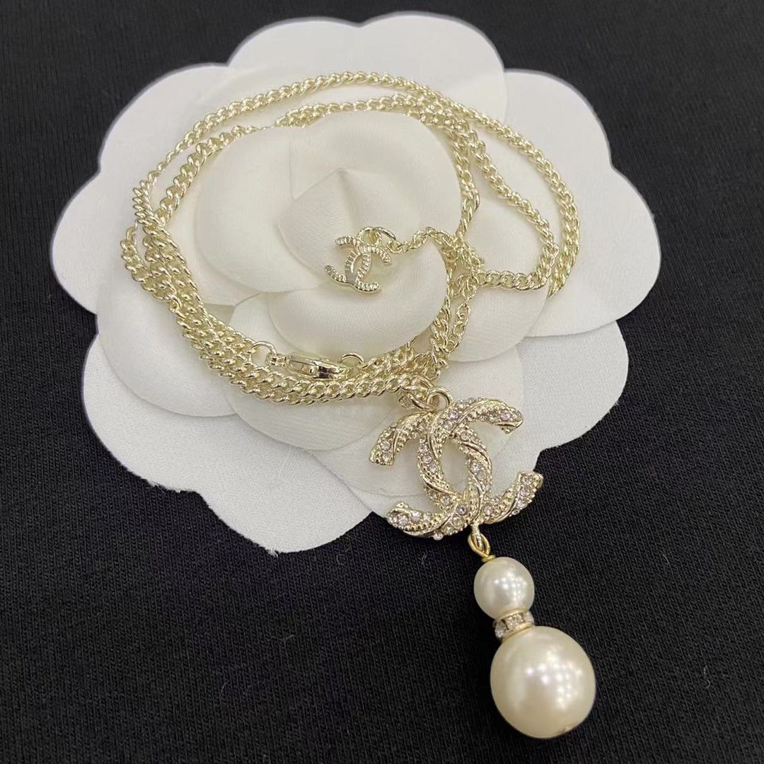 Women's Low-key, Elegant and Versatile Titanium Steel Necklace