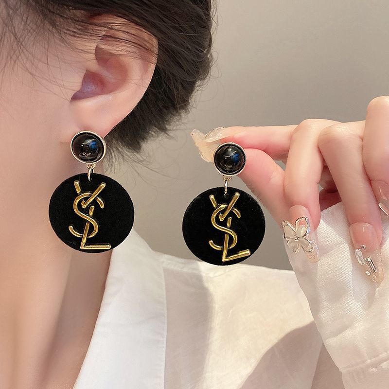 Women's Fashion Black Classic Velvet Earrings