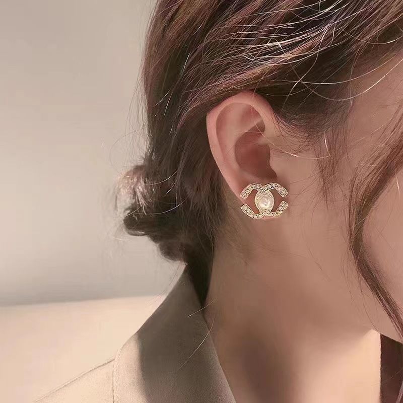 Fashionable And Elegant light Luxury Women's Earrings