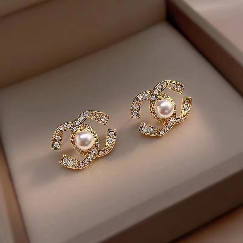 Fashionable And Elegant light Luxury Women's Earrings