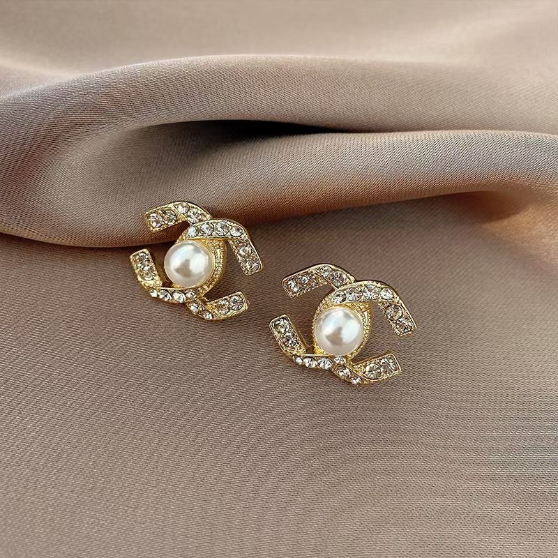 Fashionable And Elegant light Luxury Women's Earrings