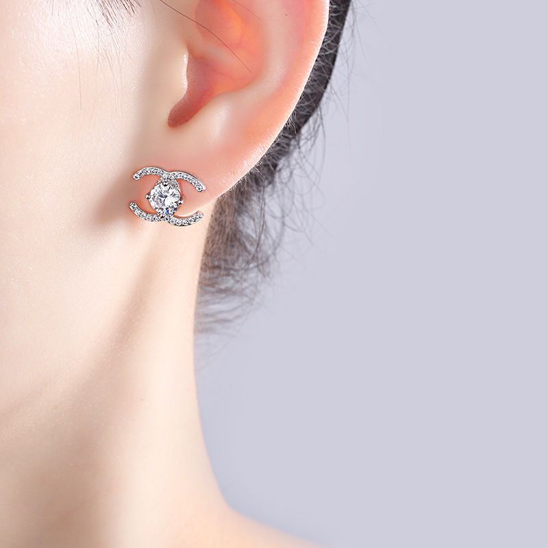 Fashionable High-end Crystal Earrings For Women
