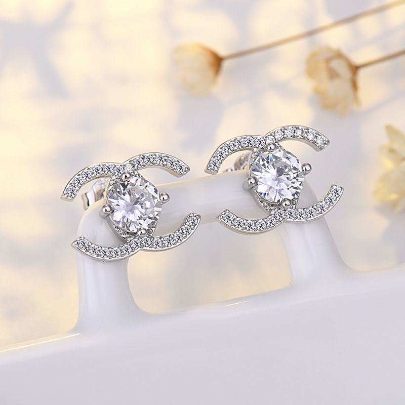 Fashionable High-end Crystal Earrings For Women