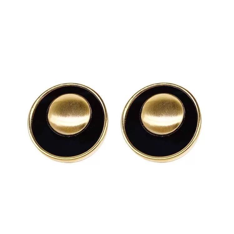 Fashionable women's earrings