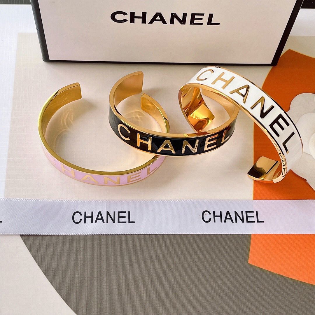 Women's Fashionable High-end Bracelets