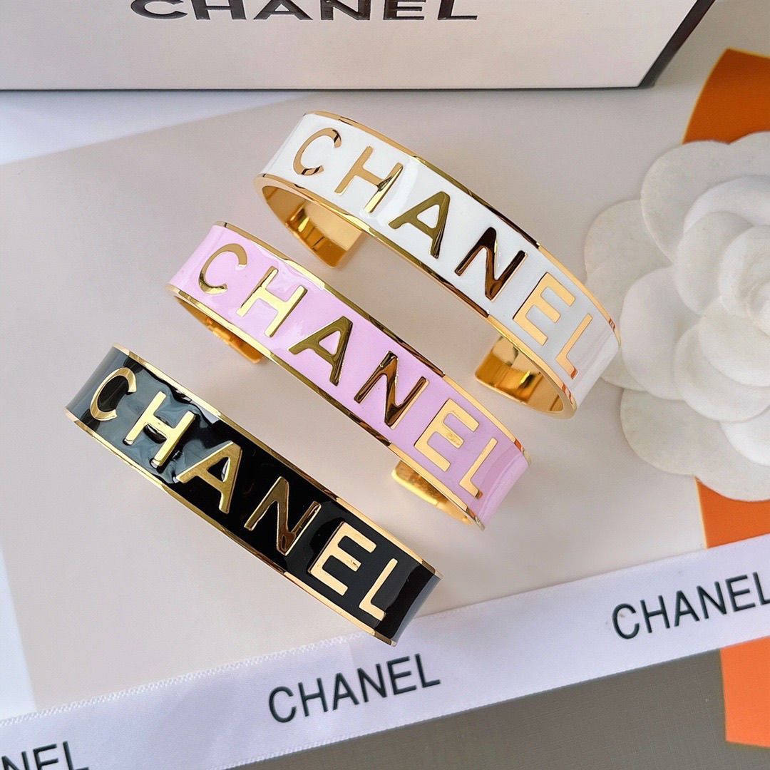 Women's Fashionable High-end Bracelets