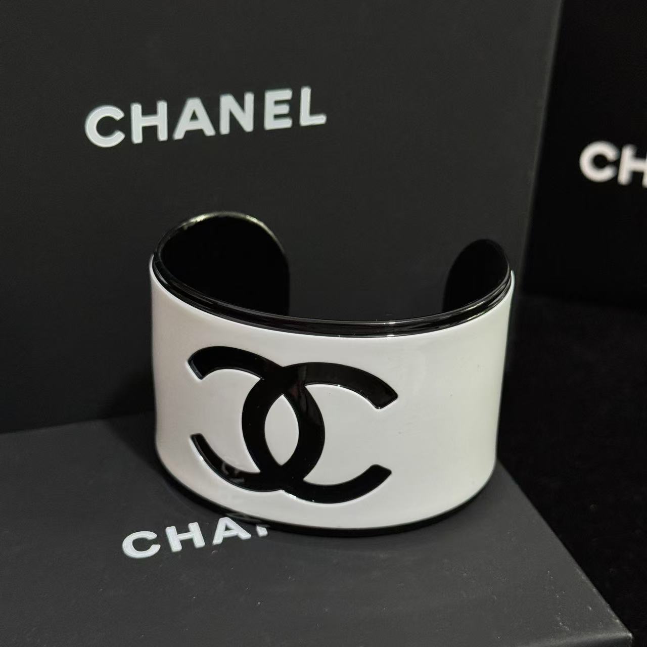 Fashionable high-end women's acrylic Bracelet