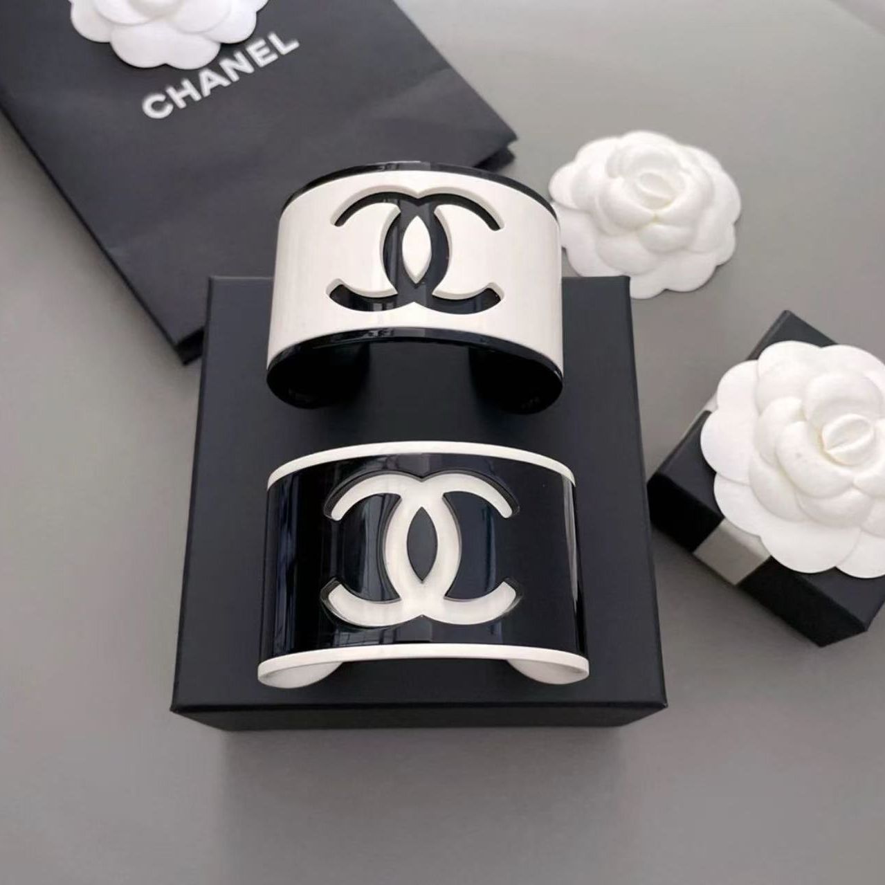 Fashionable high-end women's acrylic Bracelet