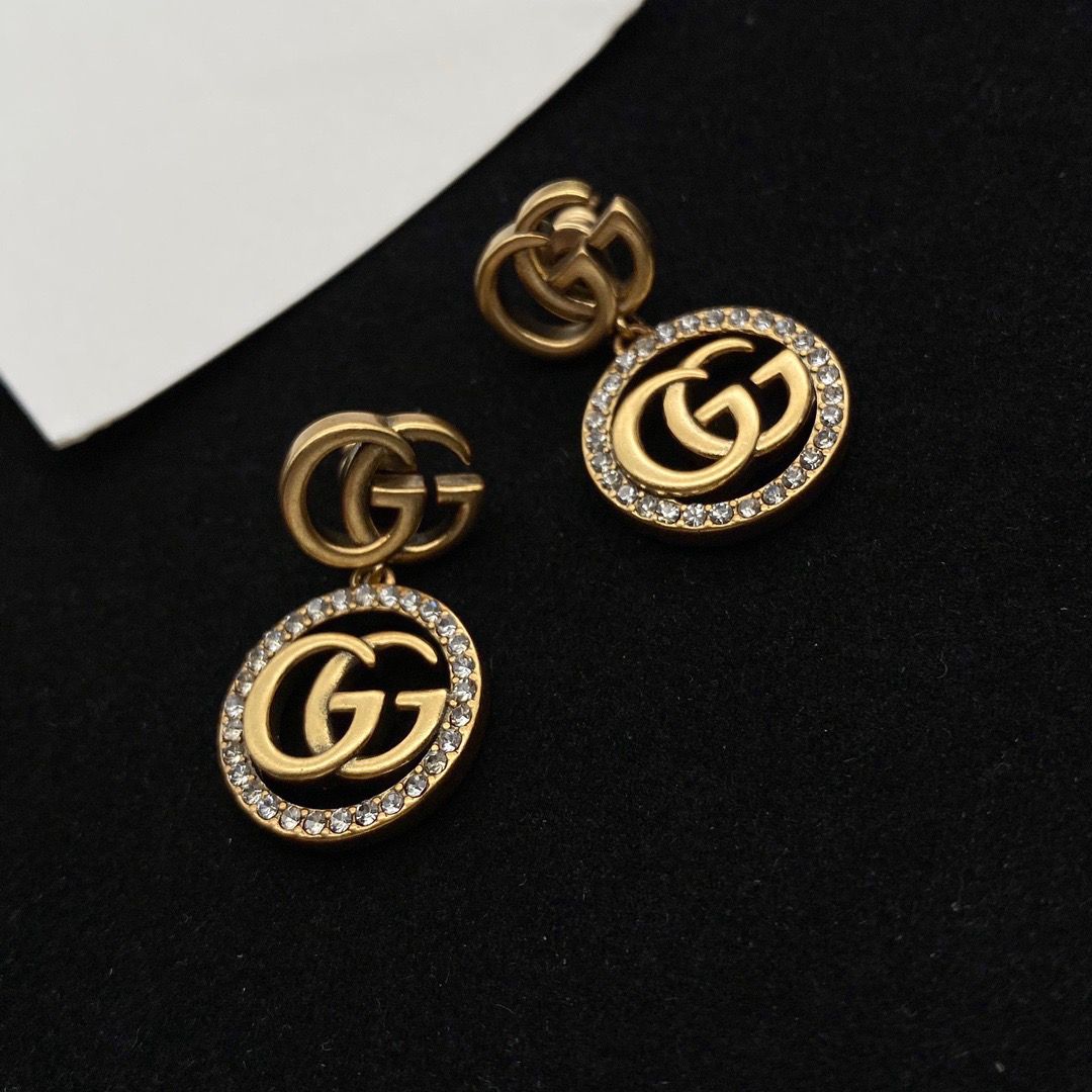Fashionable and Exquisite Women's Earrings