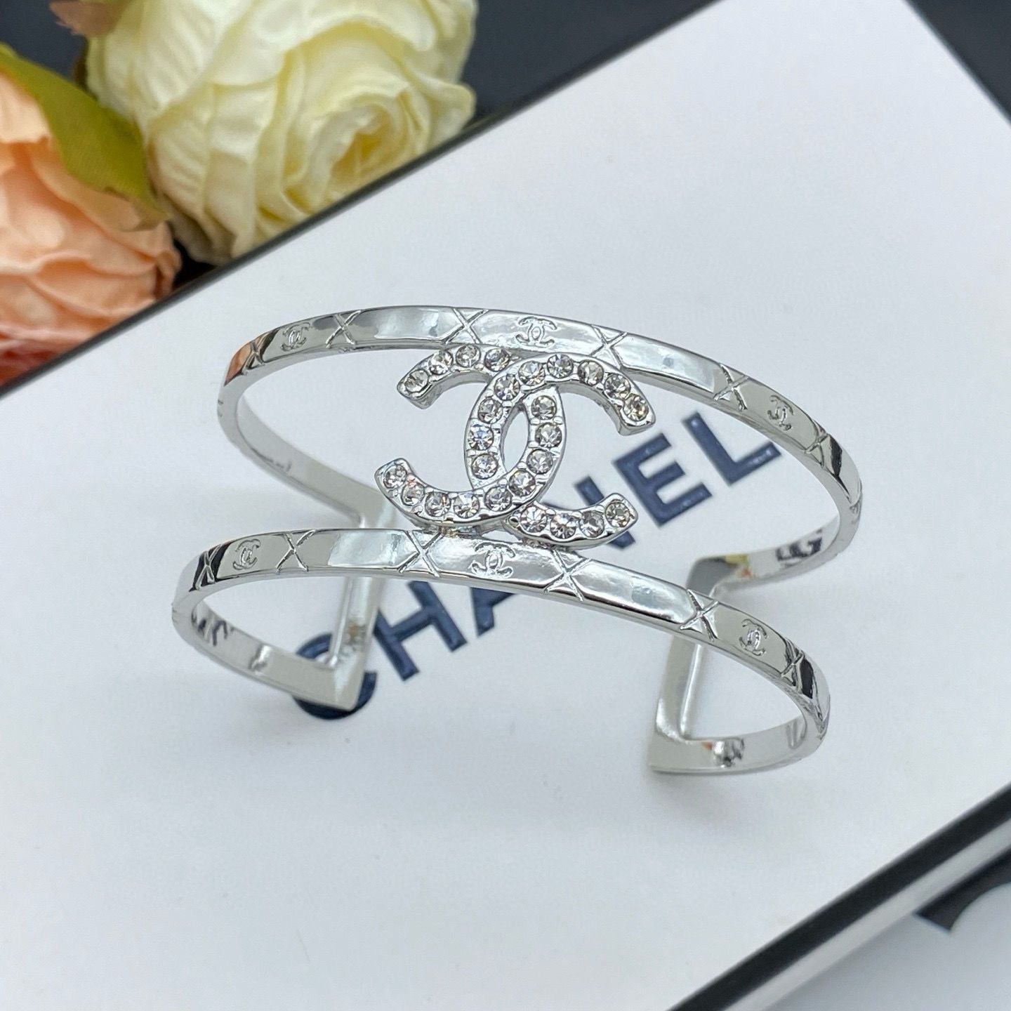 Fashionable Women's Exquisite Titanium Steel Bracelet