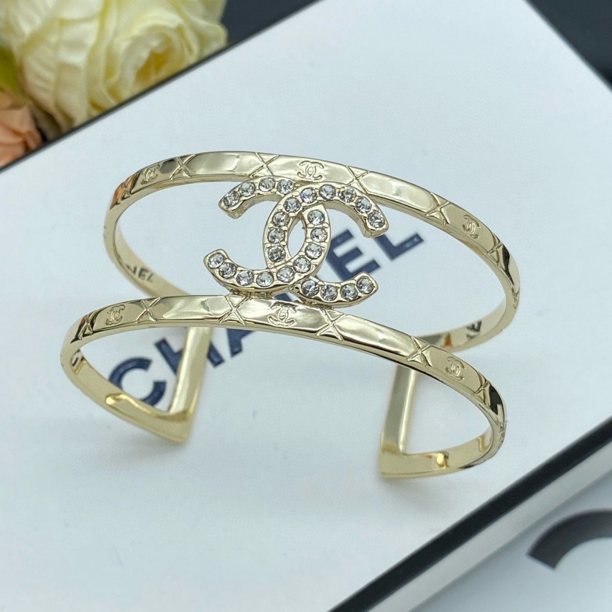 Fashionable Women's Exquisite Titanium Steel Bracelet
