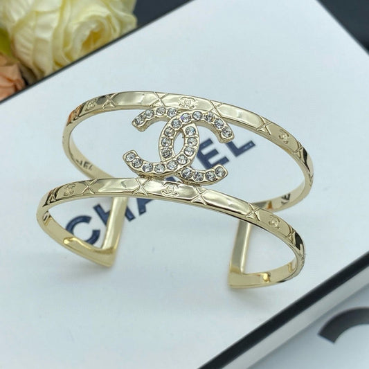 Fashionable Women's Exquisite Titanium Steel Bracelet