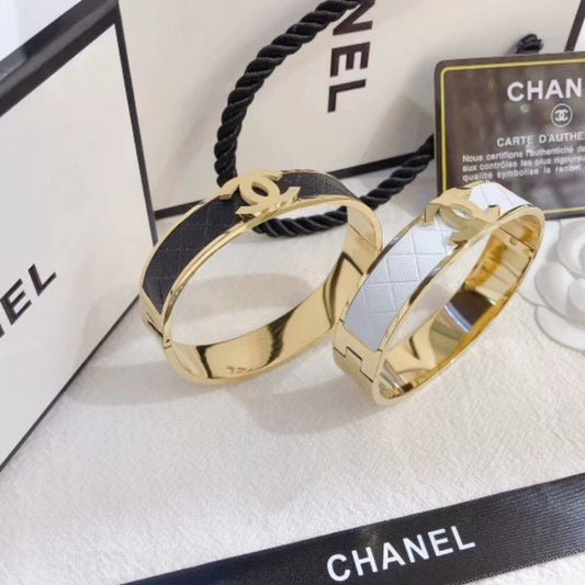 Fashionable And light luxury Bracelets