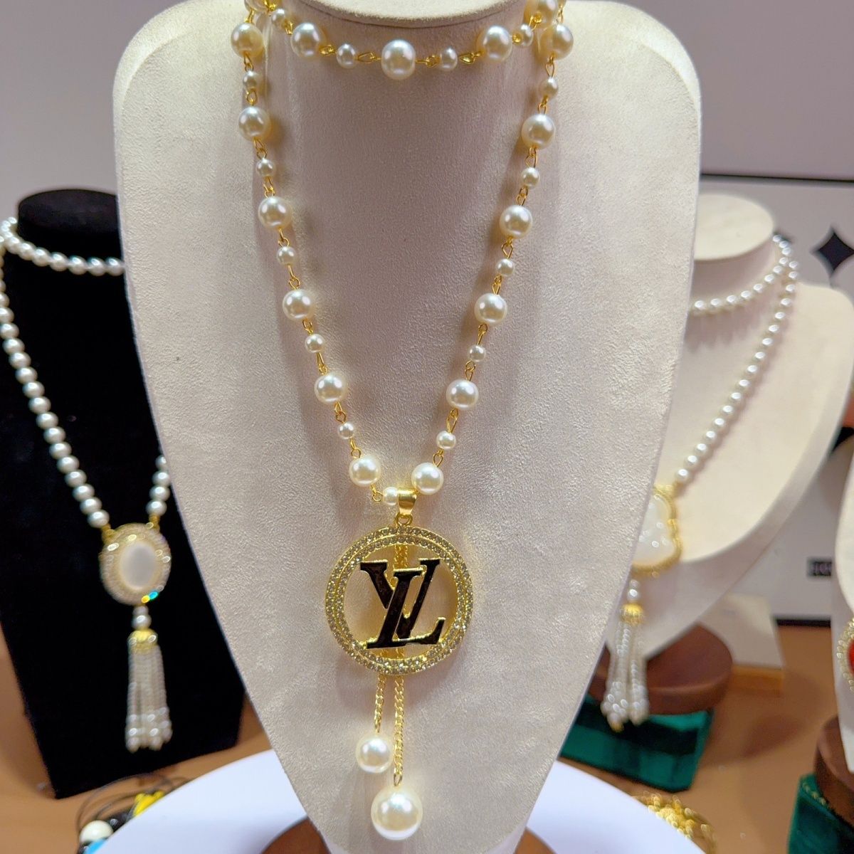 Fashionable women's light luxury accessories necklace