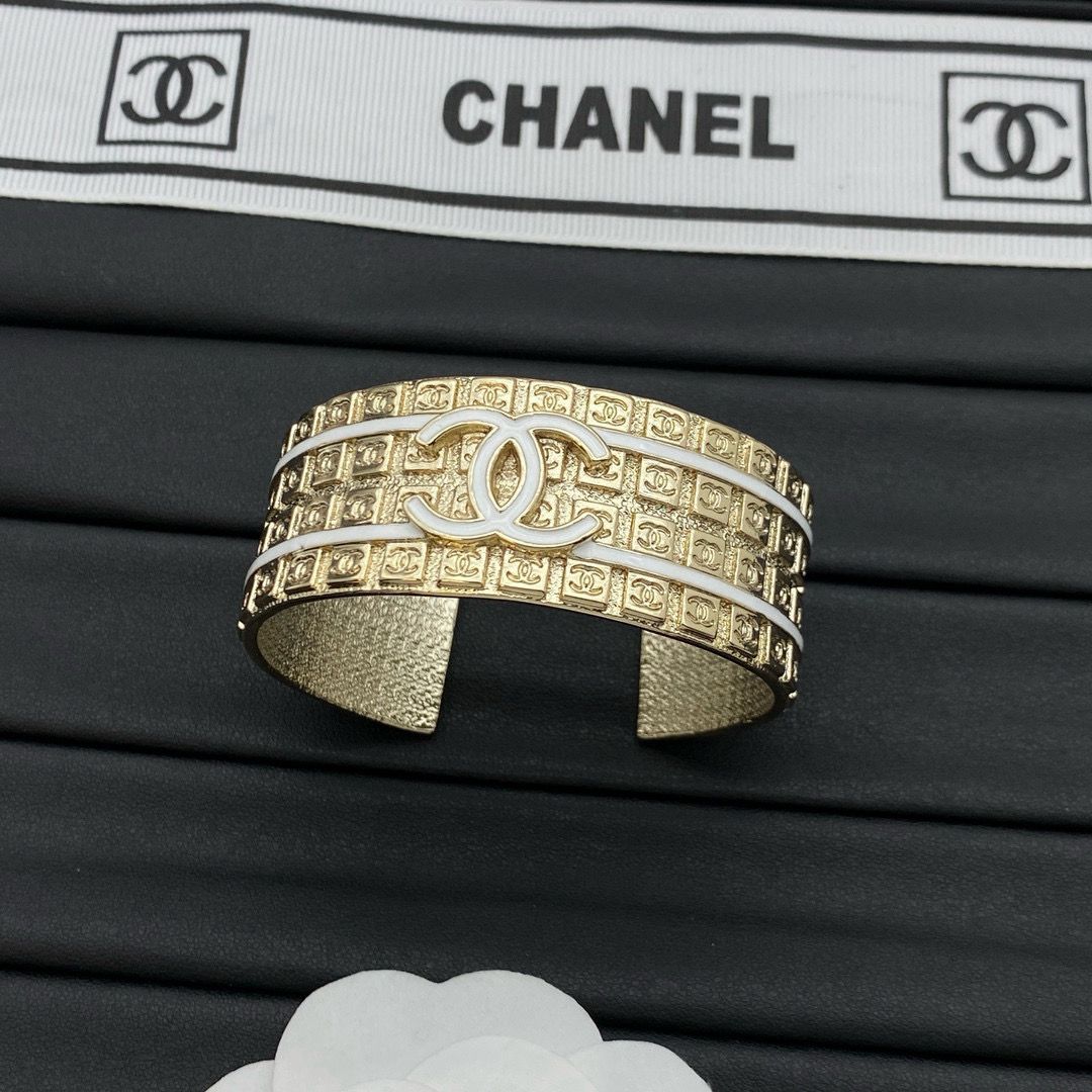 Fashionable Women's Unique Titanium Steel Bracelet