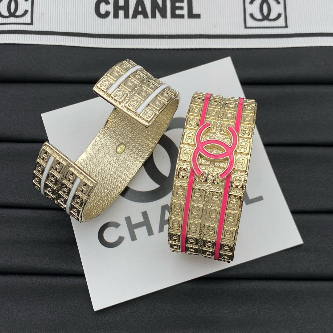 Fashionable Women's Unique Titanium Steel Bracelet
