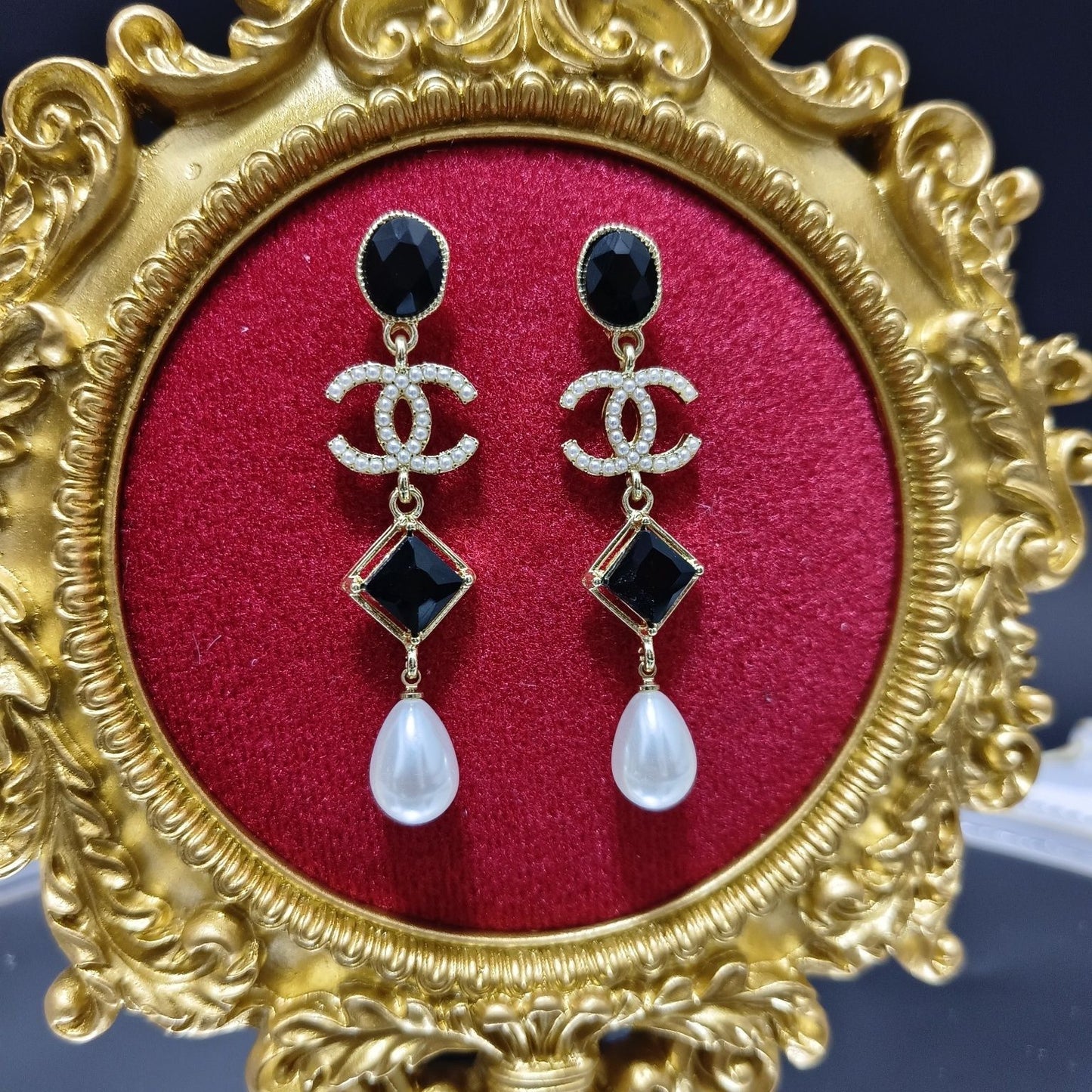 Fashionable and light luxury Women's Earrings