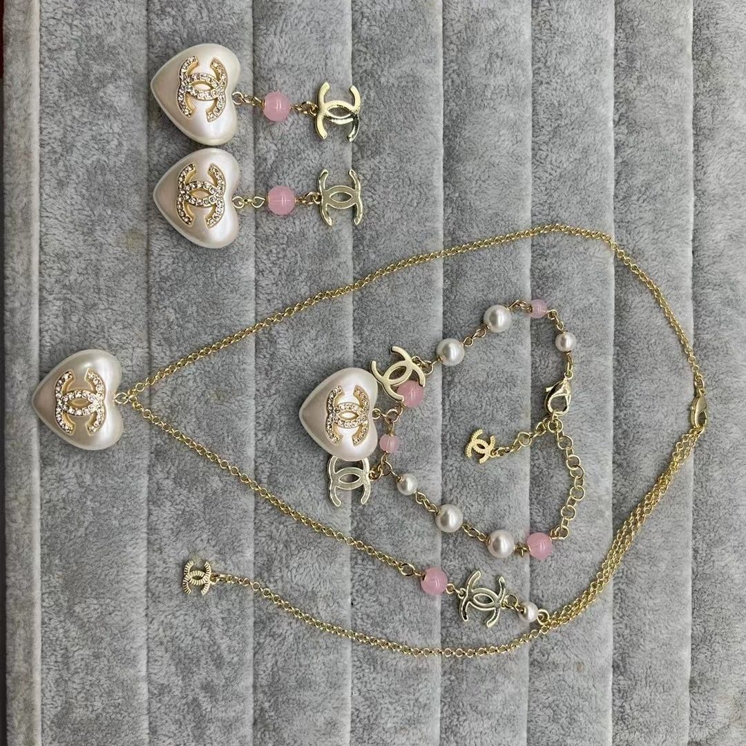 Women's fashion jewelry three-piece set
