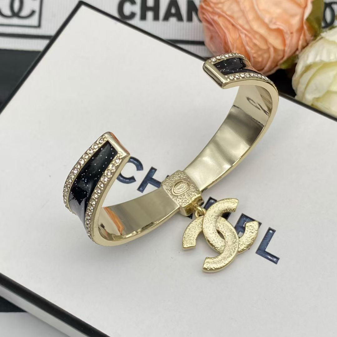 Fashionable fine shimmer open high-quality titanium steel Bracelet