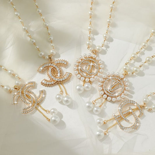 Fashionable women's elegant jewelry necklace