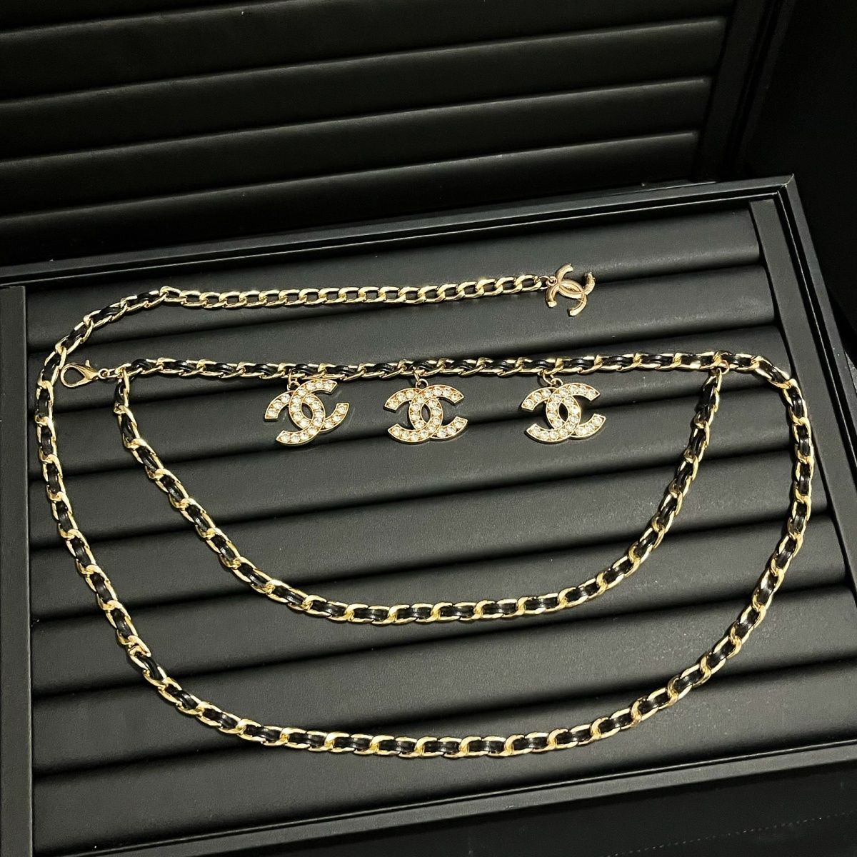 Fashionable ladies' high-end decorative chain belt
