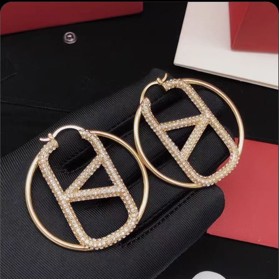 Fashionable high-end luxury women's earrings