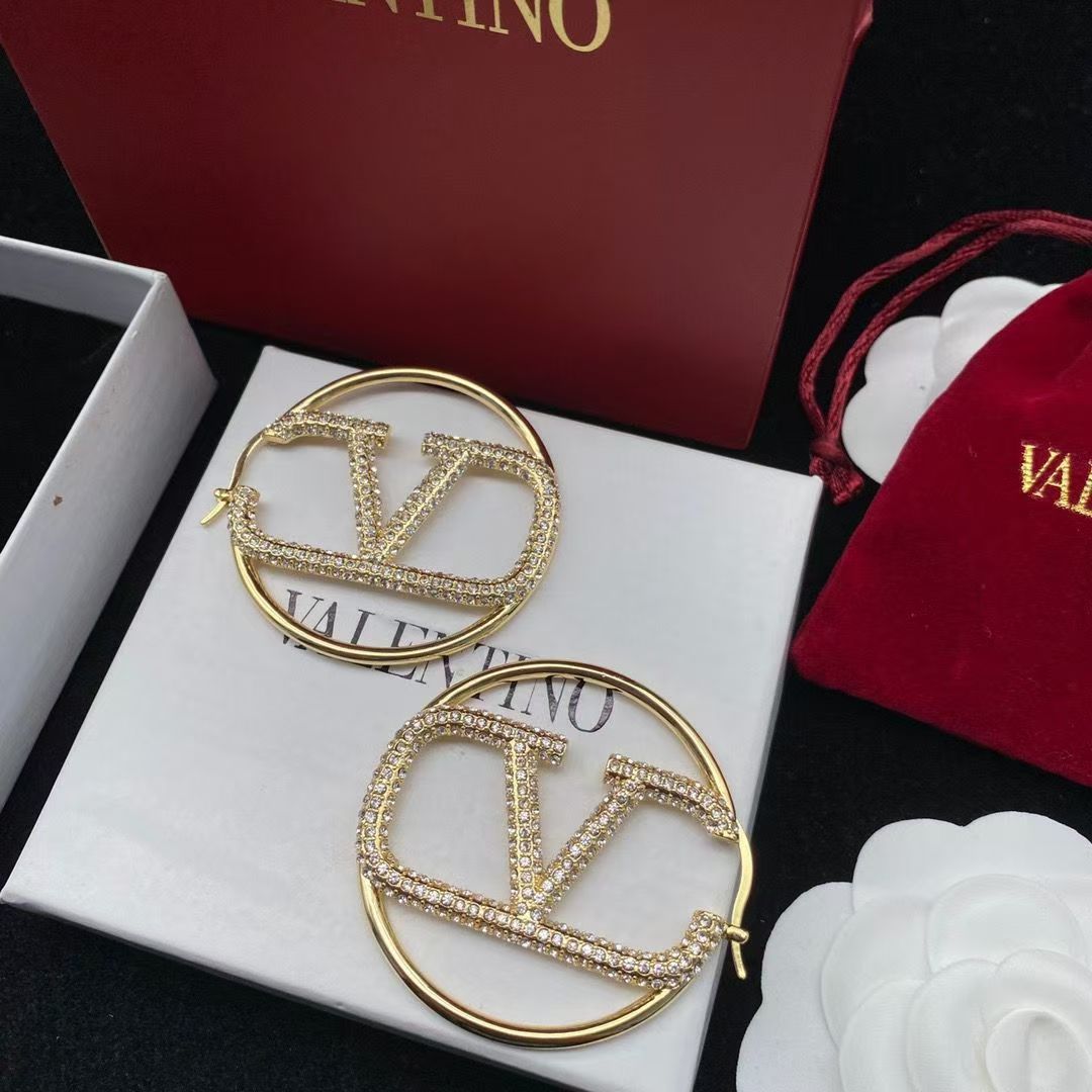 Fashionable high-end luxury women's earrings