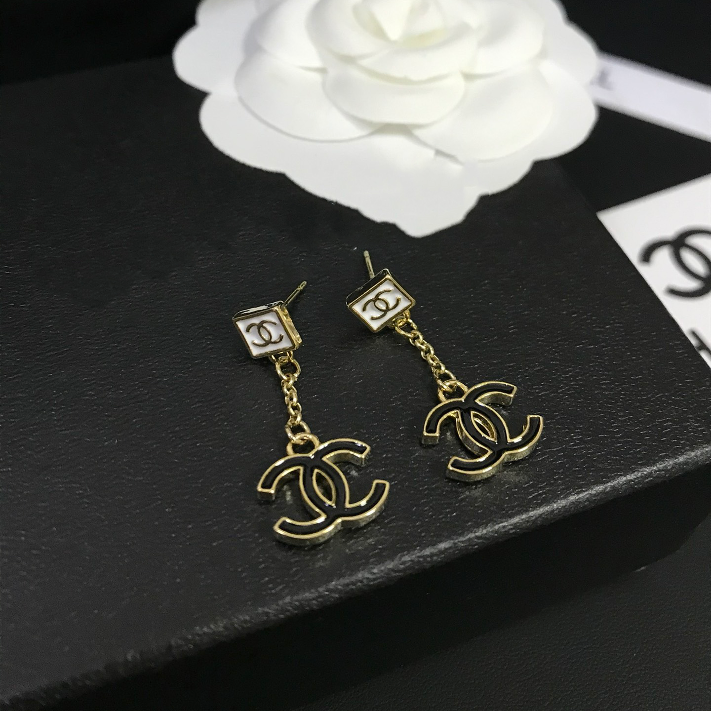 Ladies High-End Fashion Earrings