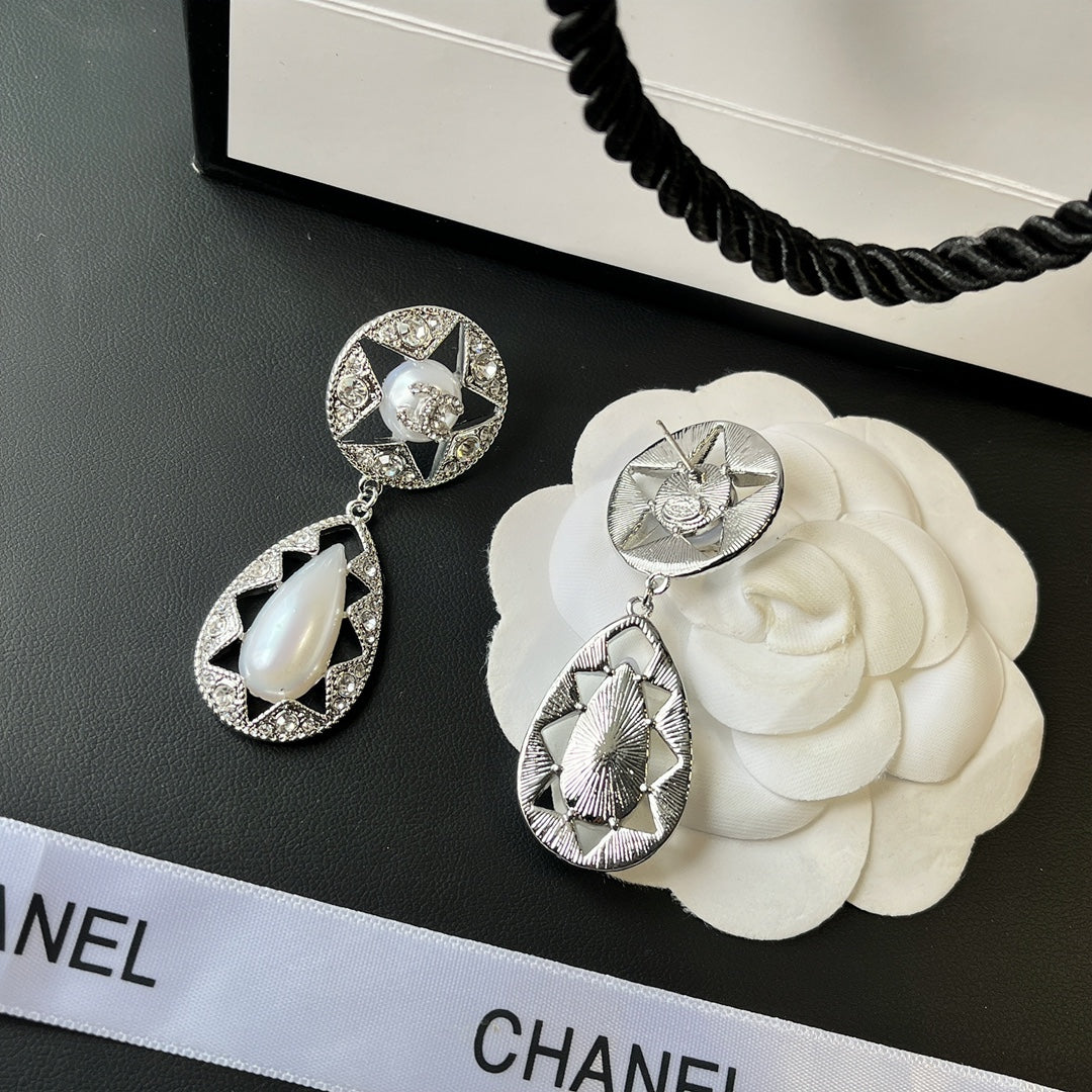 Women's Fashion Luxury Simple Earrings