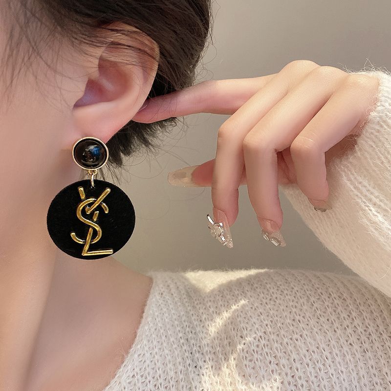 Women's Fashion Black Classic Velvet Earrings