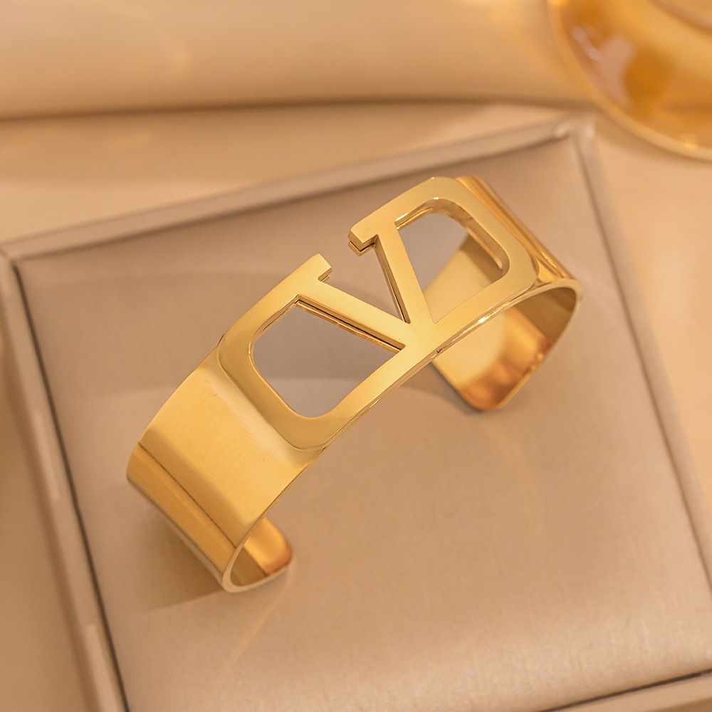 Women's C-shaped Adjustable Titanium Bracelet