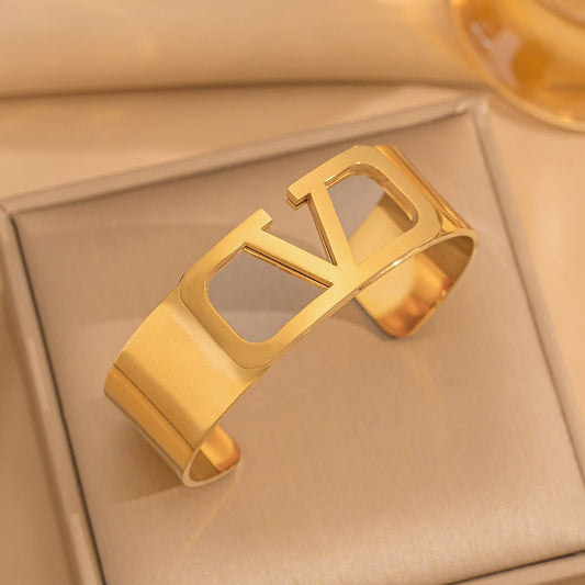 Women's C-shaped Adjustable Titanium Bracelet