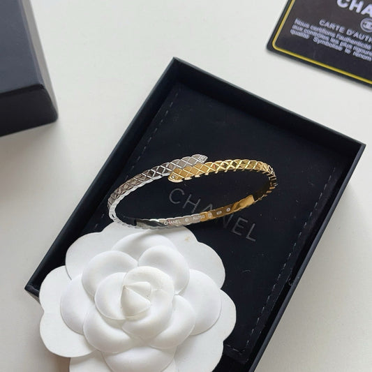 Fashionable High-End Two-Tone Diamond Bracelet